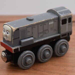 Dennis 2003 Vintage Thomas and Friends Wooden Railway Engine Trains Magnetic